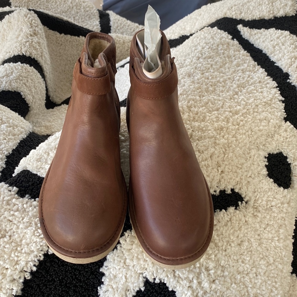 UGG Australia brown brand new size 8 women no box